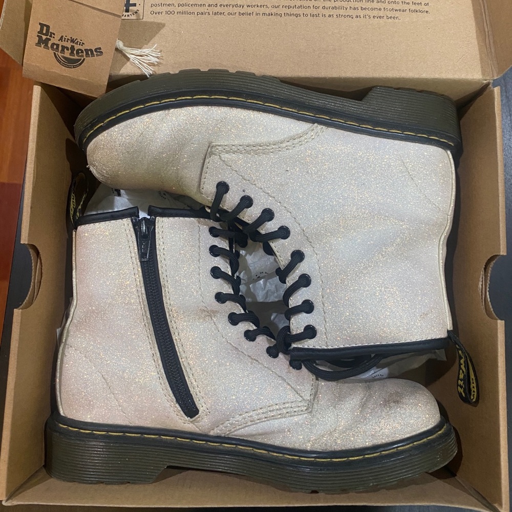 Dr. Martens Delaney Glitter White kids boots